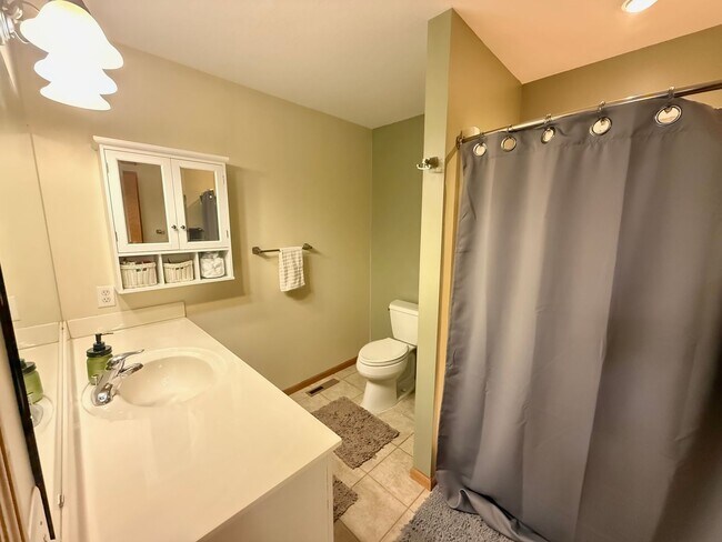 Building Photo - 331 Brookestone Dr SE