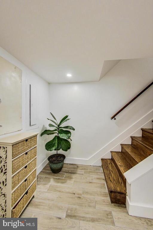 Building Photo - 213 Hawaii Ave NE