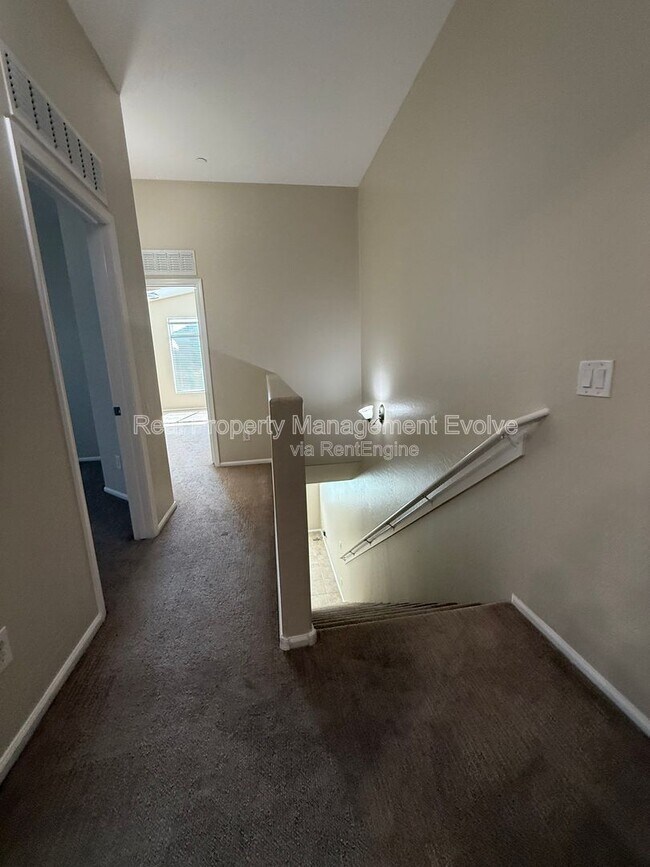 Building Photo - 2725 E Mine Creek Rd