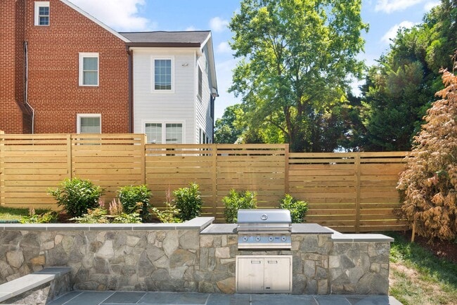 Building Photo - 5022 Cathedral Ave NW