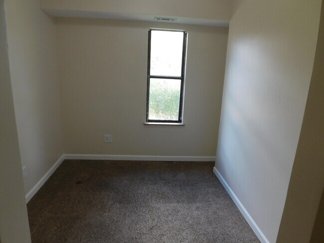 Building Photo - 32005 W 12 Mile Rd