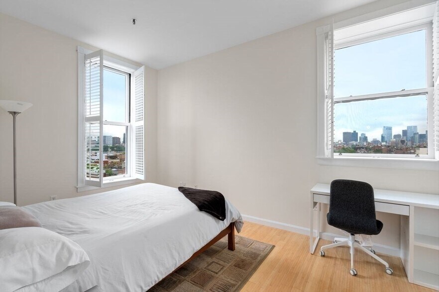 Building Photo - 403 Marlborough St