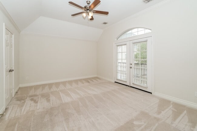 Building Photo - 2605 Cheshire Oaks Dr