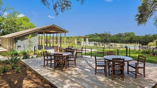 Building Photo - 1521 Maier Dr