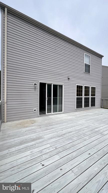 Building Photo - 16 Emerald Dr
