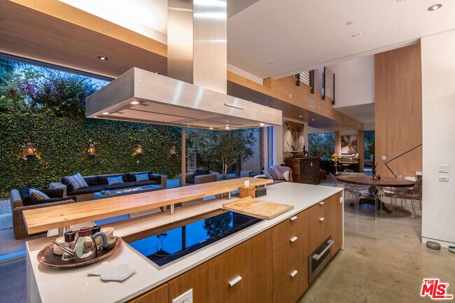 Building Photo - 716 Brooks Ave