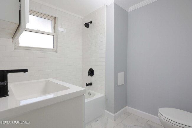 Building Photo - 127 7th St