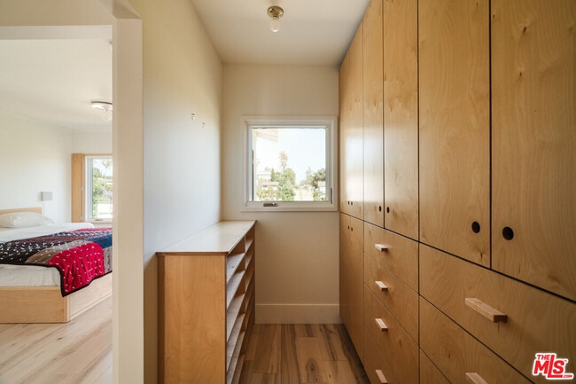 Building Photo - 1097 W Kensington Rd