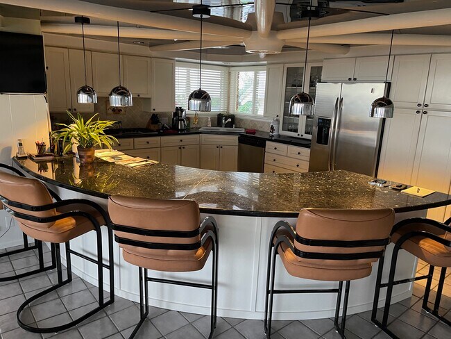 Building Photo - 19 Bronco Dr