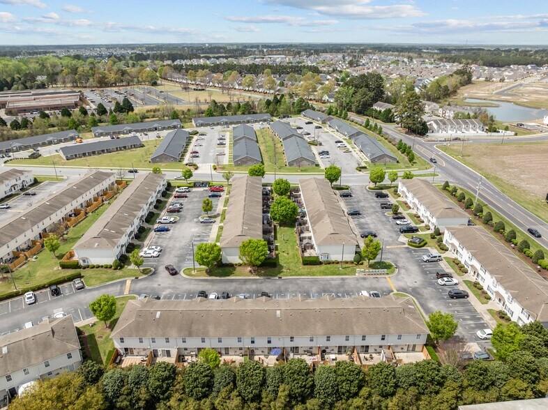 Building Photo - 3809 E Vancroft Cir