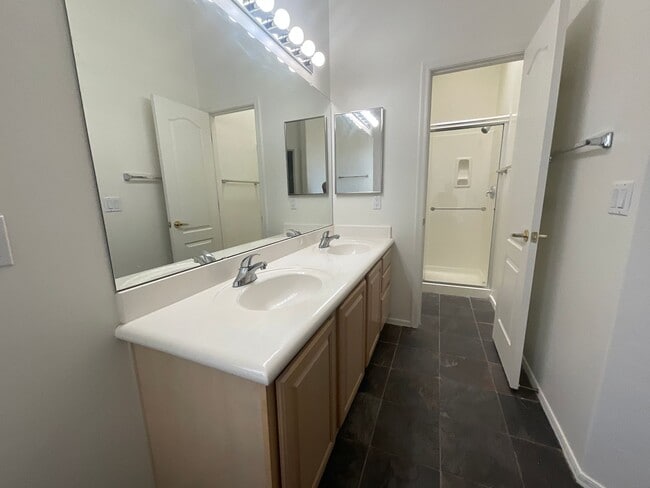 Building Photo - Great northeast location on cul-de-sac, 3 car garage