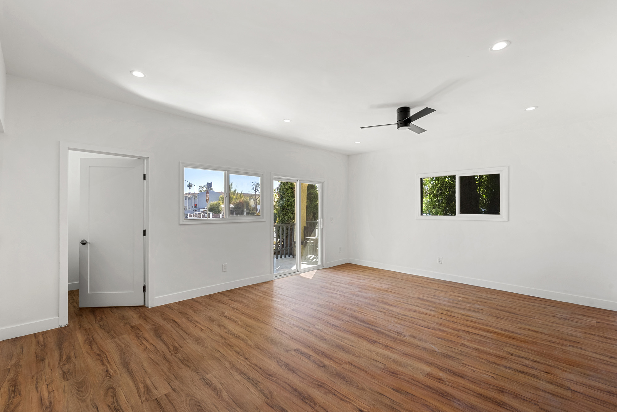 Building Photo - 1301 N Poinsettia Pl