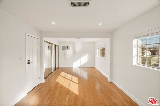 Building Photo - 15005 Killion St