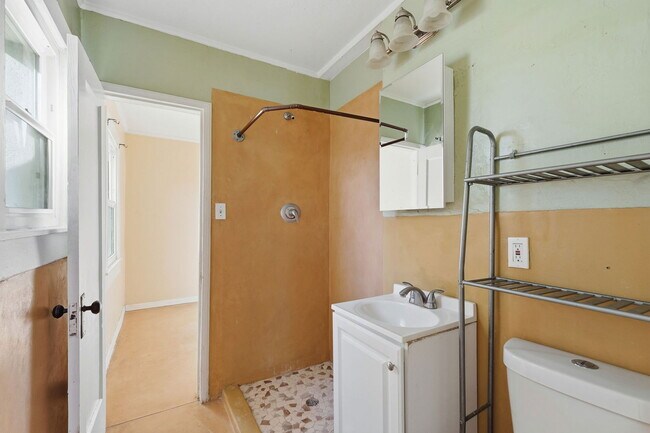 Building Photo - 3226 E Bermuda St