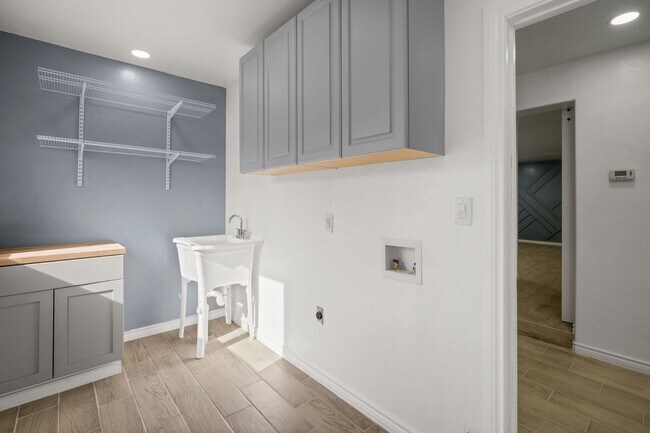 Building Photo - 2606 Justus St