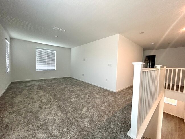 Building Photo - Beautiful Newer 4 Bedroom 3 Bathroom with ...