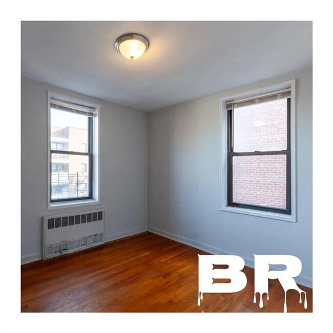 Building Photo - 2400 E 3rd St