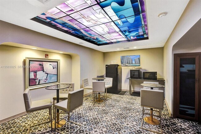 Building Photo - 2751 S Ocean Dr