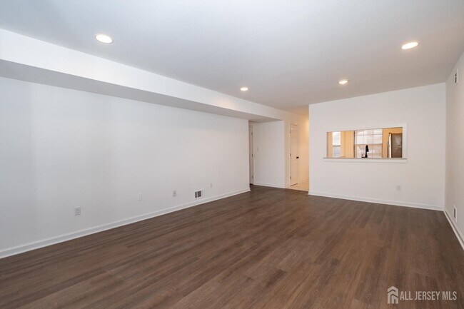 Building Photo - 801 Woodbridge Commons Way