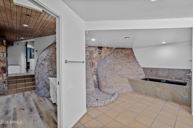 Building Photo - 6700 E Hawksnest Rd