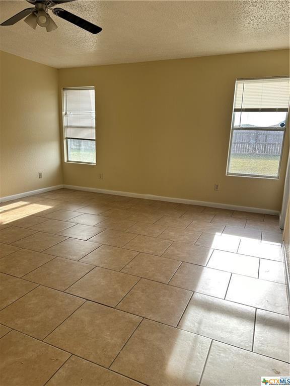 Building Photo - "Spacious 4-Bedroom Gem with 2 Full Baths in Killeen, TX - 1,647 Sq Ft of Comfort Awaits!"