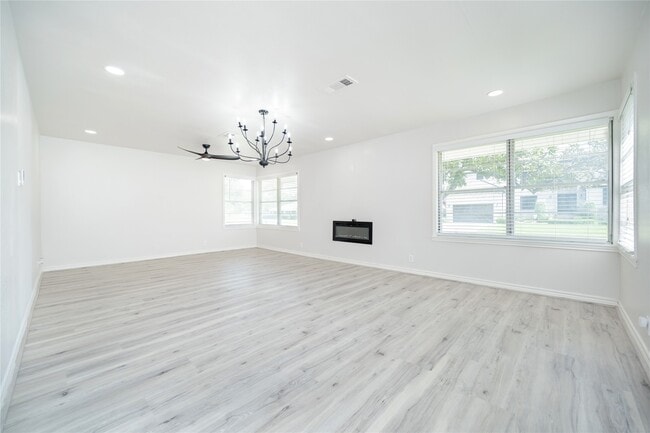 Building Photo - 5027 Darnell St