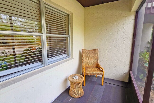 Building Photo - 2 BR/ 2.5 BA Townhome in Gated Community w...
