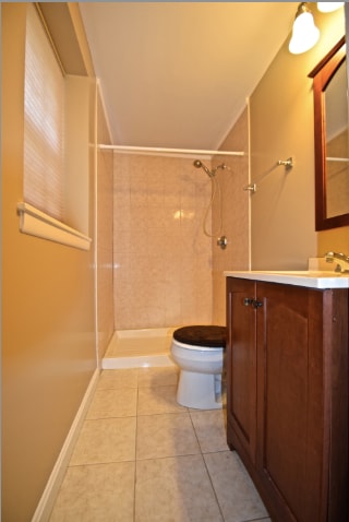 Building Photo - 35 Lake Shore Ct