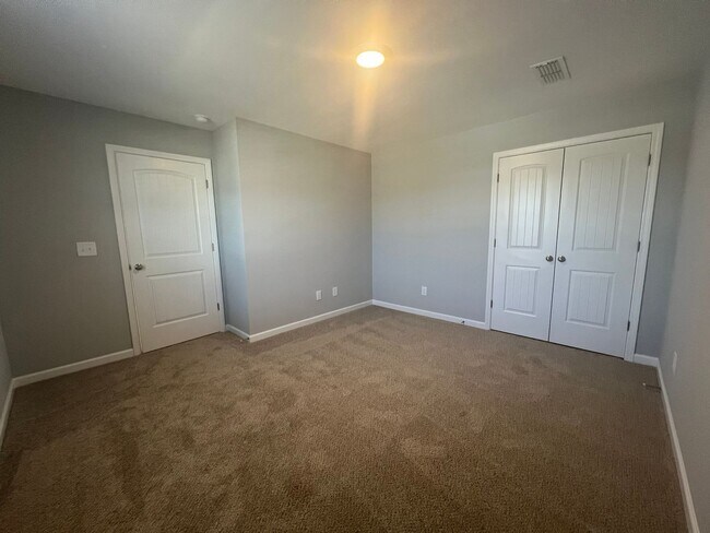 Building Photo - 41 Country Cir