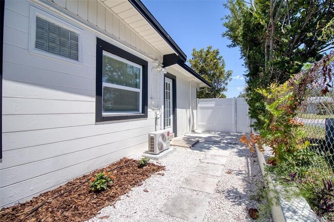 Building Photo - 5670 10th Ave N