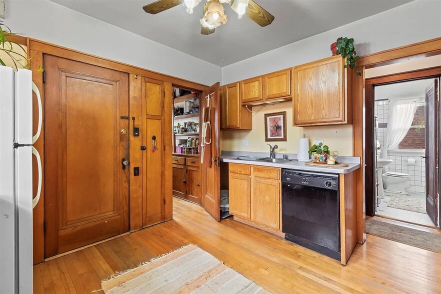 Kitchen & Pantry - 2567 N 60th St