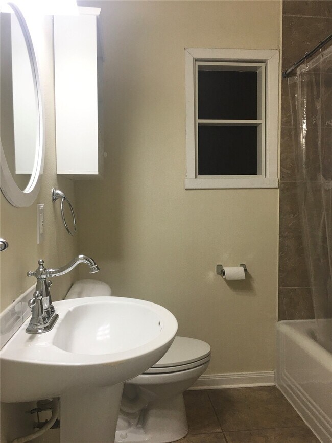 Building Photo - 3422 Rosedale St