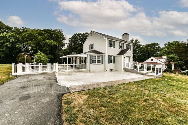 Building Photo - 3529 Woodburn Rd