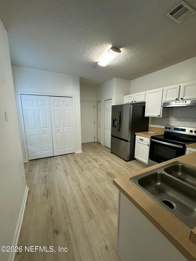 Building Photo - 271 Leese Dr