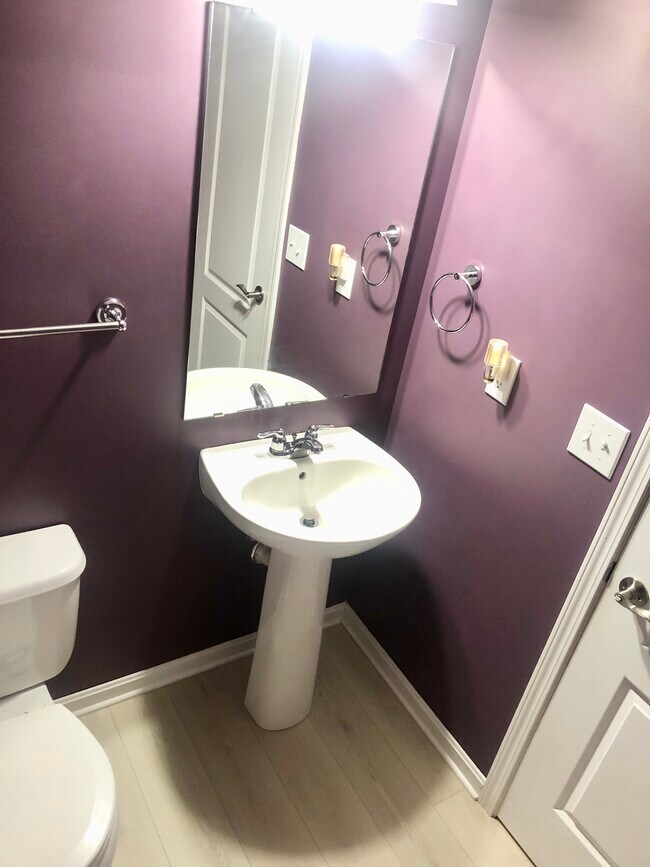 Building Photo - 7002 Drury Dr