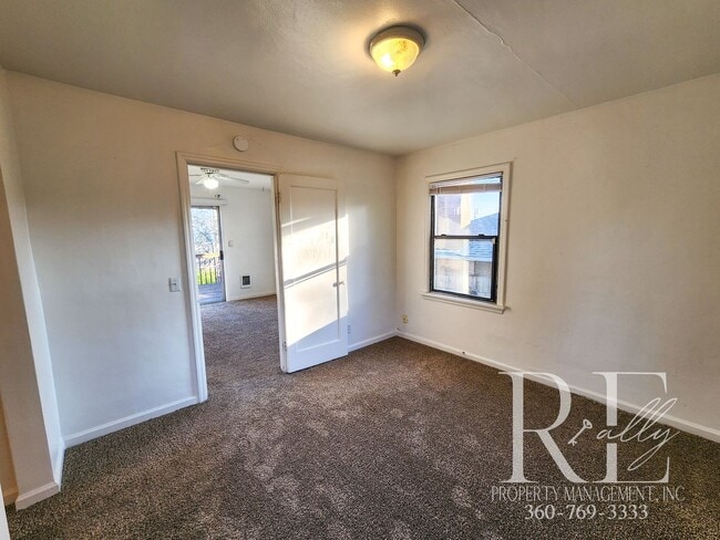 Building Photo - Cozy 1BR Duplex in Manette with Garage & Water Views