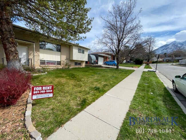 Building Photo - 2827 E Bridgewater Dr