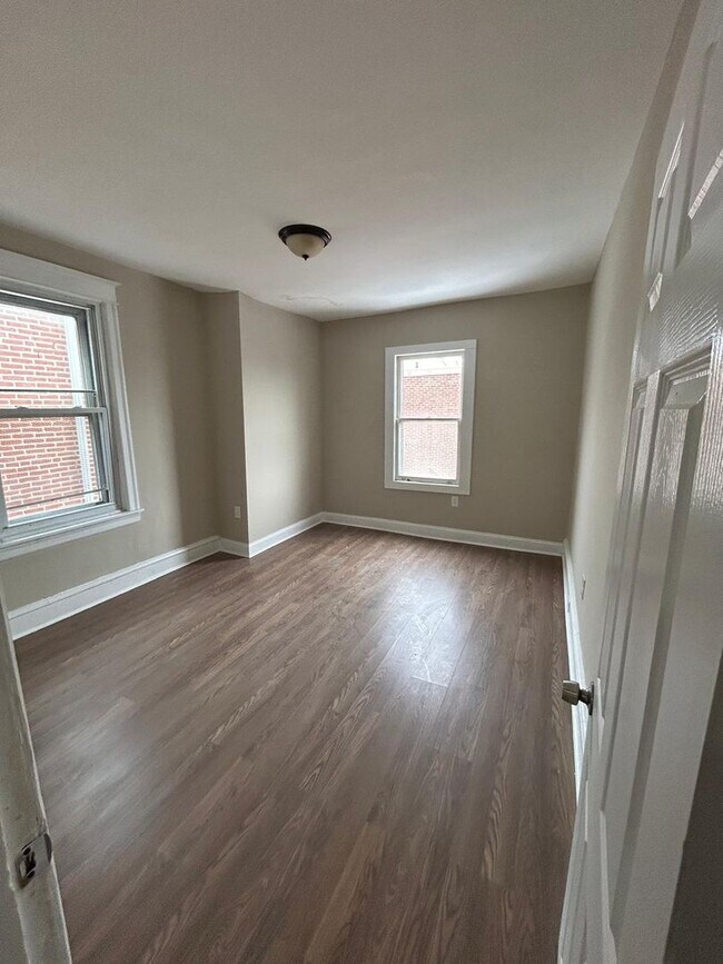 Building Photo - 225 S 62nd St