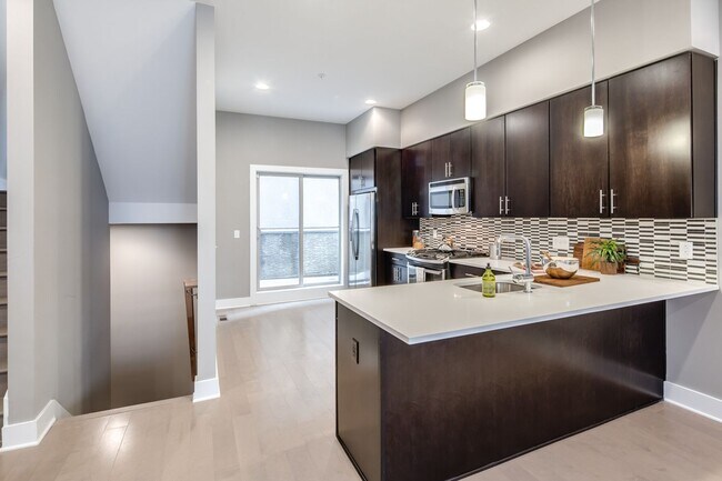 Building Photo - Northern Liberties Townhome with Parking