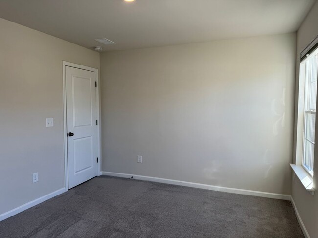 Building Photo - 225 Shadowbrook Wy