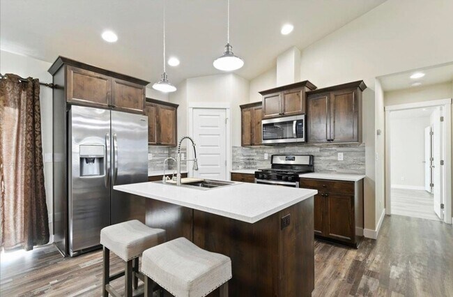 Building Photo - Beautiful Modern Home in a Nice Neighborhood