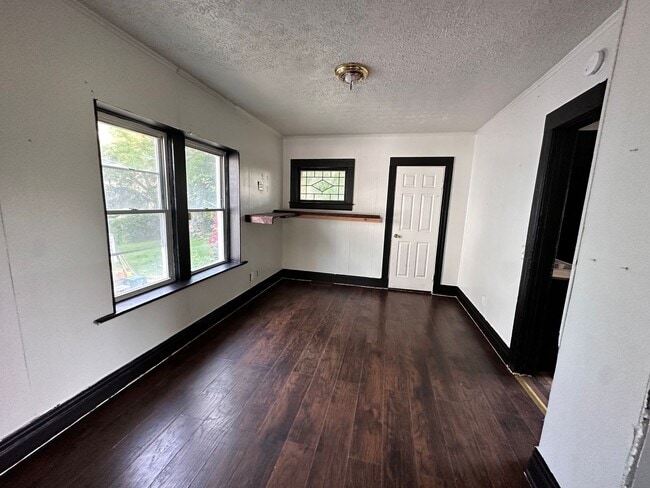 Building Photo - 4 bedroom, House