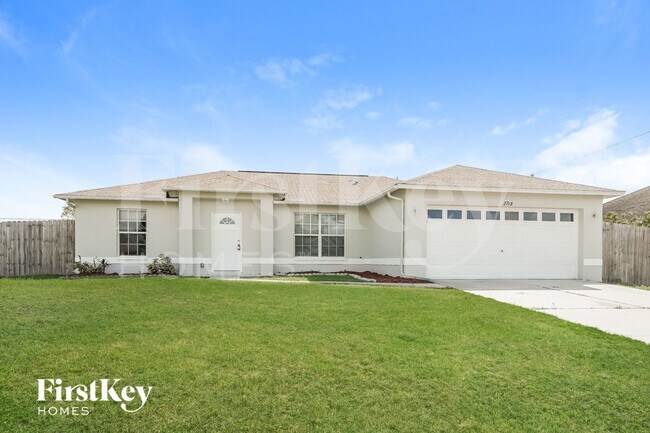 Building Photo - 2715 SW 1st Pl