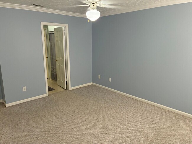 Building Photo - 3 Bed 2 Bath Newport Home Available now