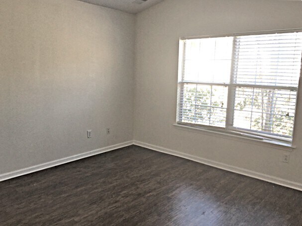 Building Photo - 530 Beverly Dr