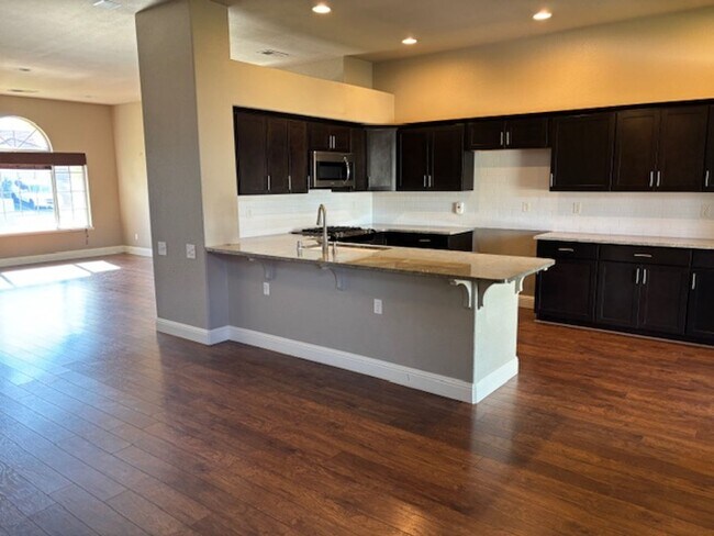 Building Photo - Amazing Single Story Home Located in Rosev...