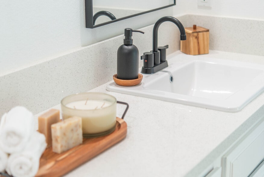 Building Photo - 20645 Roscoe Blvd