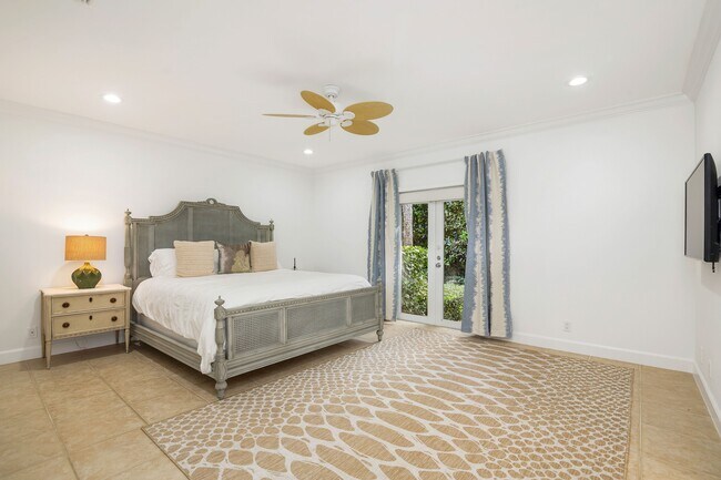 Building Photo - 230 Osceola Way