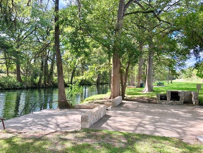 Building Photo - 115 Chaparral Pl W