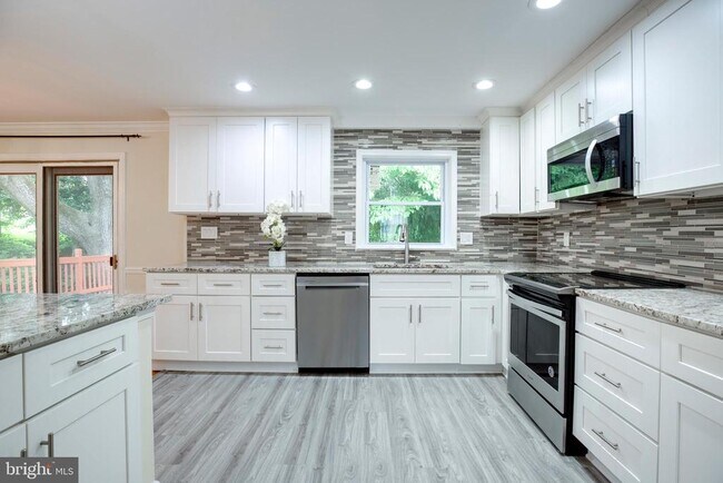 Building Photo - 1501 Walden Dr